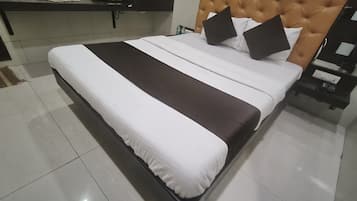 Deluxe-Doppelzimmer | Schreibtisch, laptopgeeigneter Arbeitsplatz, kostenloses WLAN
