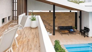 A modern outdoor area with a pool, seating, and a staircase. - Prime Deluxe Villa No. V17 (Sattahip)