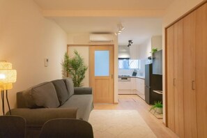 Room - Travel Time - Teradacho Noake｜Near Harukas 300 Observatory, Shitennoji Temple, Tennoji Zoo (Osaka)