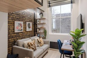 Room - Kensington Mezzanine Studio GF (London)