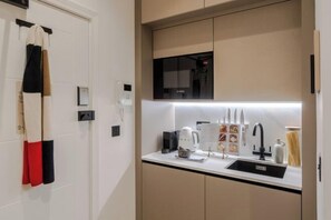 Room - Kensington Mezzanine Studio GF (London)