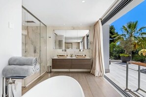Room - All About Villa Serenity (Marbella)