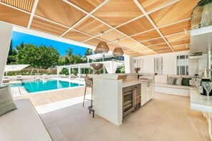Outdoor pool - All About Villa Serenity (Marbella)
