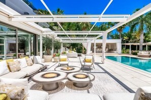 Outdoor pool - All About Villa Serenity (Marbella)