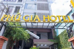 The entrance to the Phú Gia Hotel with a prominent sign. - Phu Gia 113 Nguyen Thi Thap (Ho Chi Minh City)