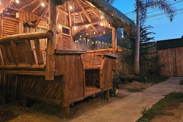 Property grounds - Natural Haven w/ Netflix,Videoke & Alfresco Dining (Dasmarinas)