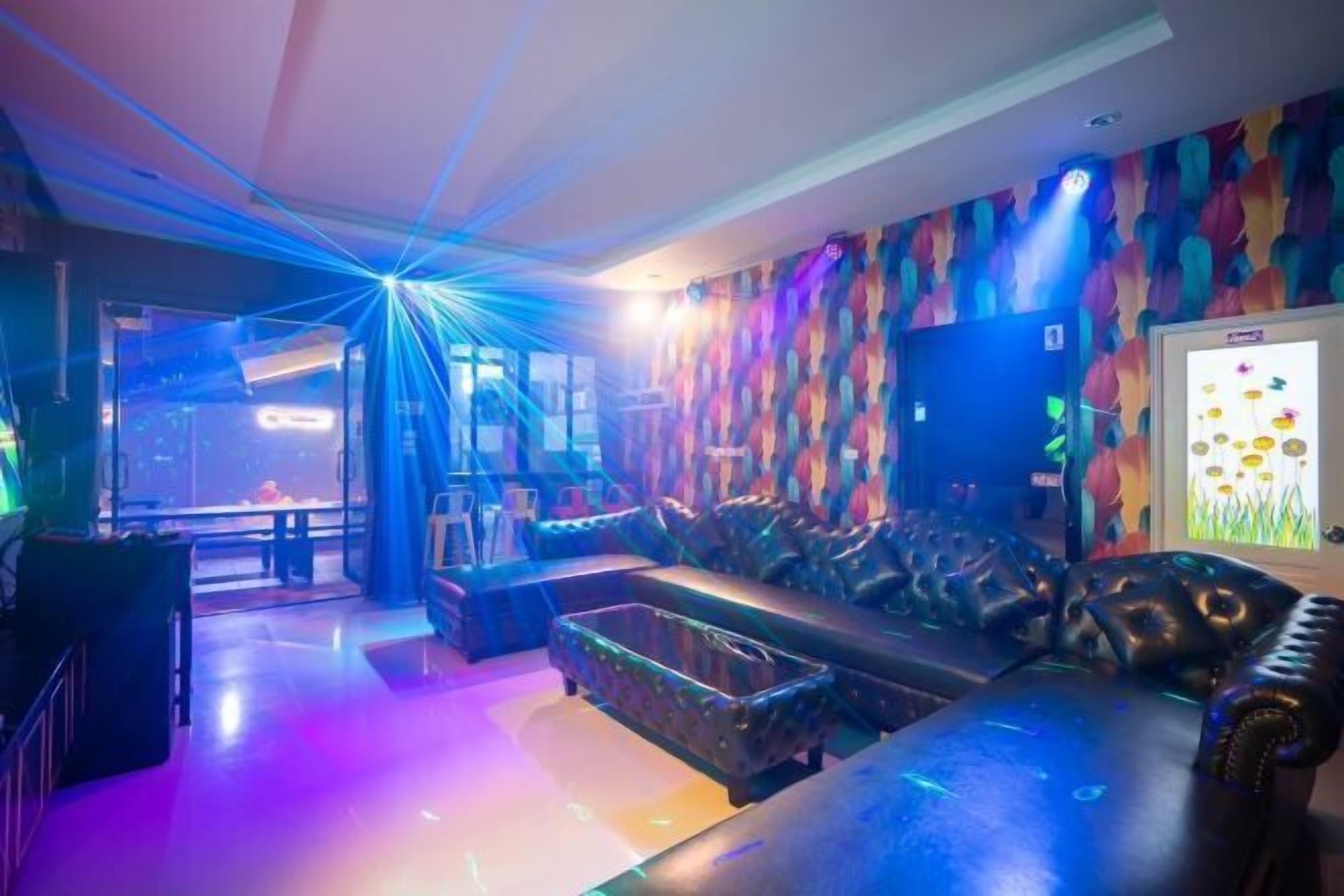 المنشأة من الداخل