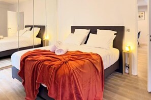 Room - HbyB - Madeleine Concorde - 2 Bedrooms (Paris)
