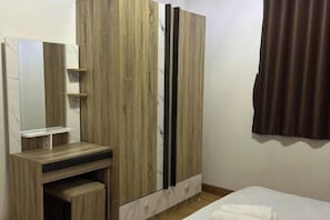 Room - Elly's Home. Convenience & Serenity (Chiang Mai)