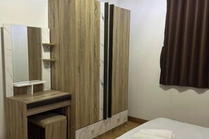 Room - Elly's Home. Convenience & Serenity (Chiang Mai)