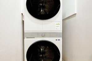 Unclassified image, 3 of 8, button - JT_TEVA (USD) (Seoul)