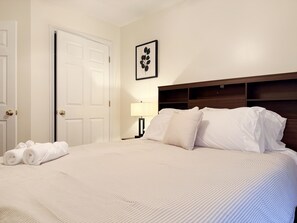 3 makuuhuonetta, silitysrauta/-lauta, ilmainen Wi-Fi, vuodevaatteet