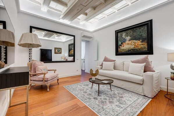 Televisión, reproductor de DVD y libros 