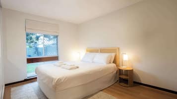 2 bedrooms, iron/ironing board, Internet, bed sheets