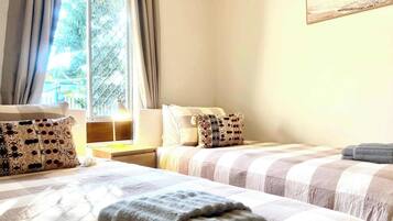 2 soverom, strykejern/-brett, internettilgang og sengetøy