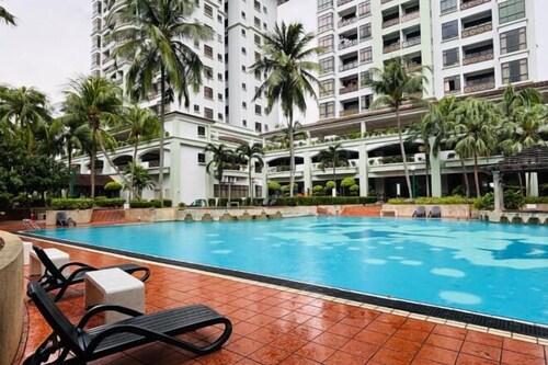 Heart of City Seaside view Mahkota Costa