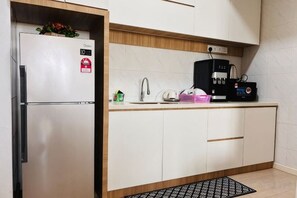 A kitchen with a refrigerator, coffee maker, and a sink. - Heart of City Seaside view Mahkota Costa (Melaka)