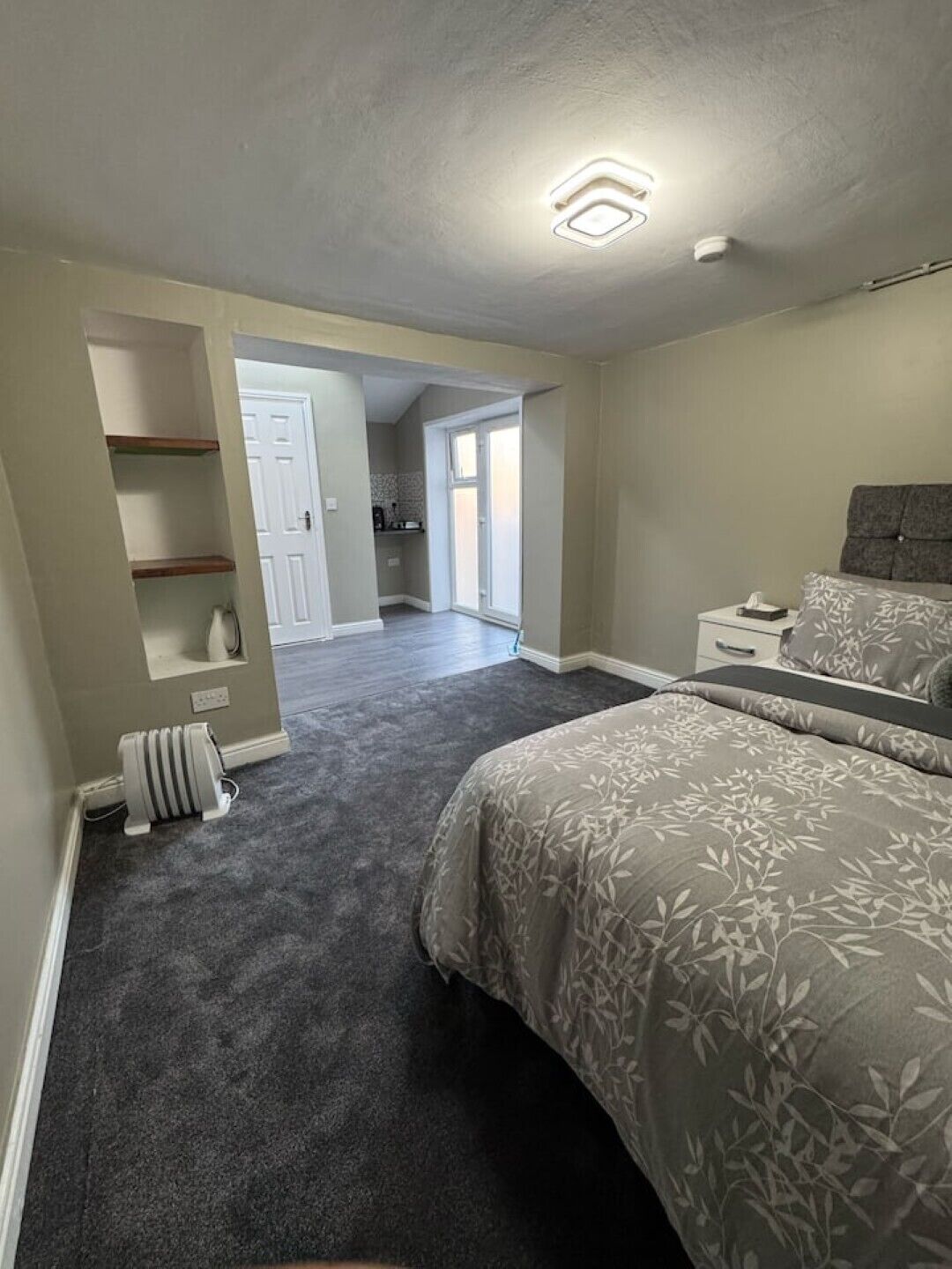 1 bedroom, desk, iron/ironing board, WiFi