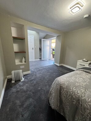 1 غرفة نوم ومكتب ومكواة/لوح كي وواي فاي