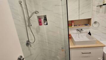 Maison, 3 chambres, accessible aux personnes à mobilité réduite | Salle de bain