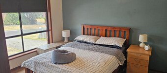 Charming 3-bedroom House in Meadow Heights - Perfect Family Retreat