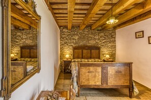 17 slaapkamers, een strijkplank/strijkijzer, beddengoed