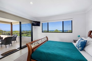 Room - 1BR Coastal Escape Studio, Walk to Peregian Beach! (Peregian Beach)