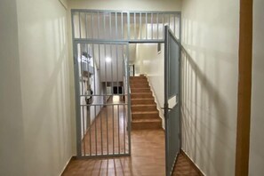 Interior - BIZI HOMES, GIKONDO (Kigali)