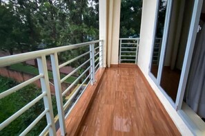 Ảnh chưa phân loại, 3 trong số 6 ảnh, nút