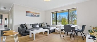 Beachside Breakaway Glenelg South – 200m to the Beach
