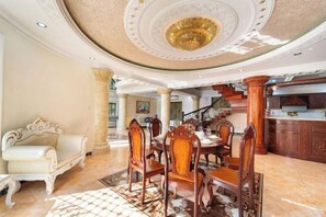 تناول الطعام