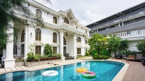 Kolam renang outdoor