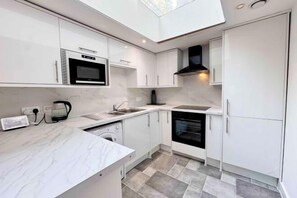 Room - Modern 2 Bedroom Flat - Riverside Lofts (Newcastle)