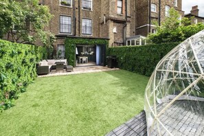 Unclassified image, 3 of 3, button - LONDONERS - Fabulous Four Residence (London)