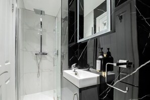 Cots/infant beds - Modern 4-Bed Central London Garden & Air-Con (London)