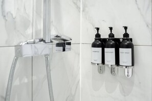 Cribs/infant beds - LONDONERS - Fabulous Four Residence (London)