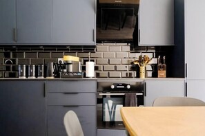 Cots/infant beds - Modern 4-Bed Central London Garden & Air-Con (London)