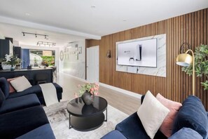 Unclassified image, 2 of 3, button - LONDONERS - Fabulous Four Residence (London)