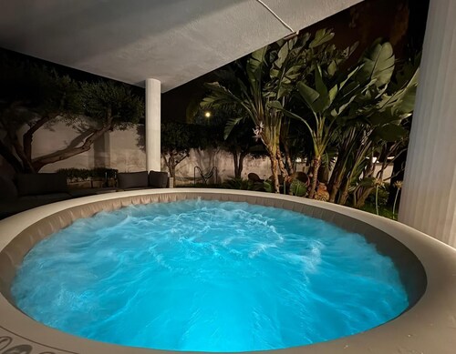 |Heated Whirlpool bath|AC|Garden|P-private|BBQ|Patio|
