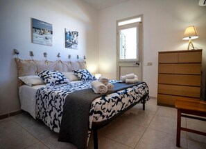 4 habitaciones, tabla de planchar con plancha, wifi y ropa de cama 