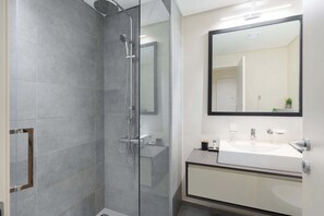 Dusche, Haartrockner, Handtücher