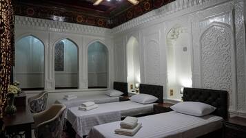 Classic Triple Room | In-room safe, soundproofing, iron/ironing board, free WiFi