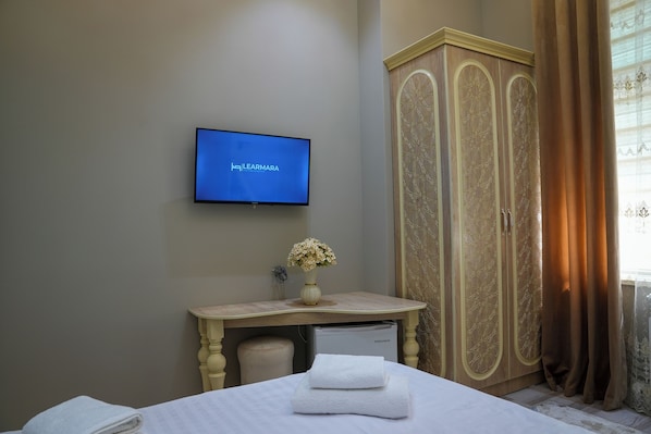 Comfort-Doppelzimmer, Blick auf den Innenhof | Zimmersafe, schallisolierte Zimmer, Bügeleisen/Bügelbrett
