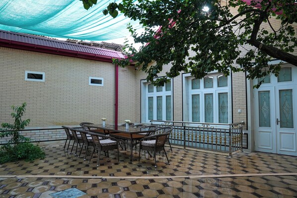 Property grounds - Learmara Guest House (Samarkand)