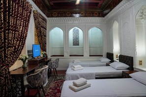 Classic Triple Room | In-room safe, soundproofing, iron/ironing board, free WiFi - Learmara Guest House (Samarkand)