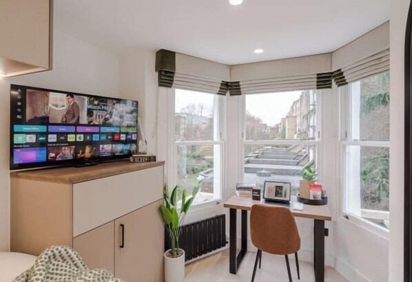 Room - Kensington Standard Room (London)