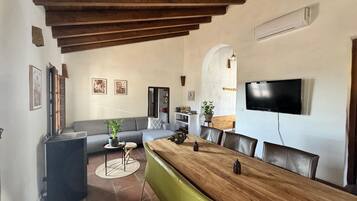 Family House, Hill View | Living area