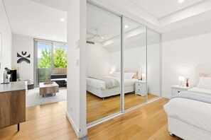 Room - Central stylish 1 bedroom with balcony and air-con (Surry Hills)