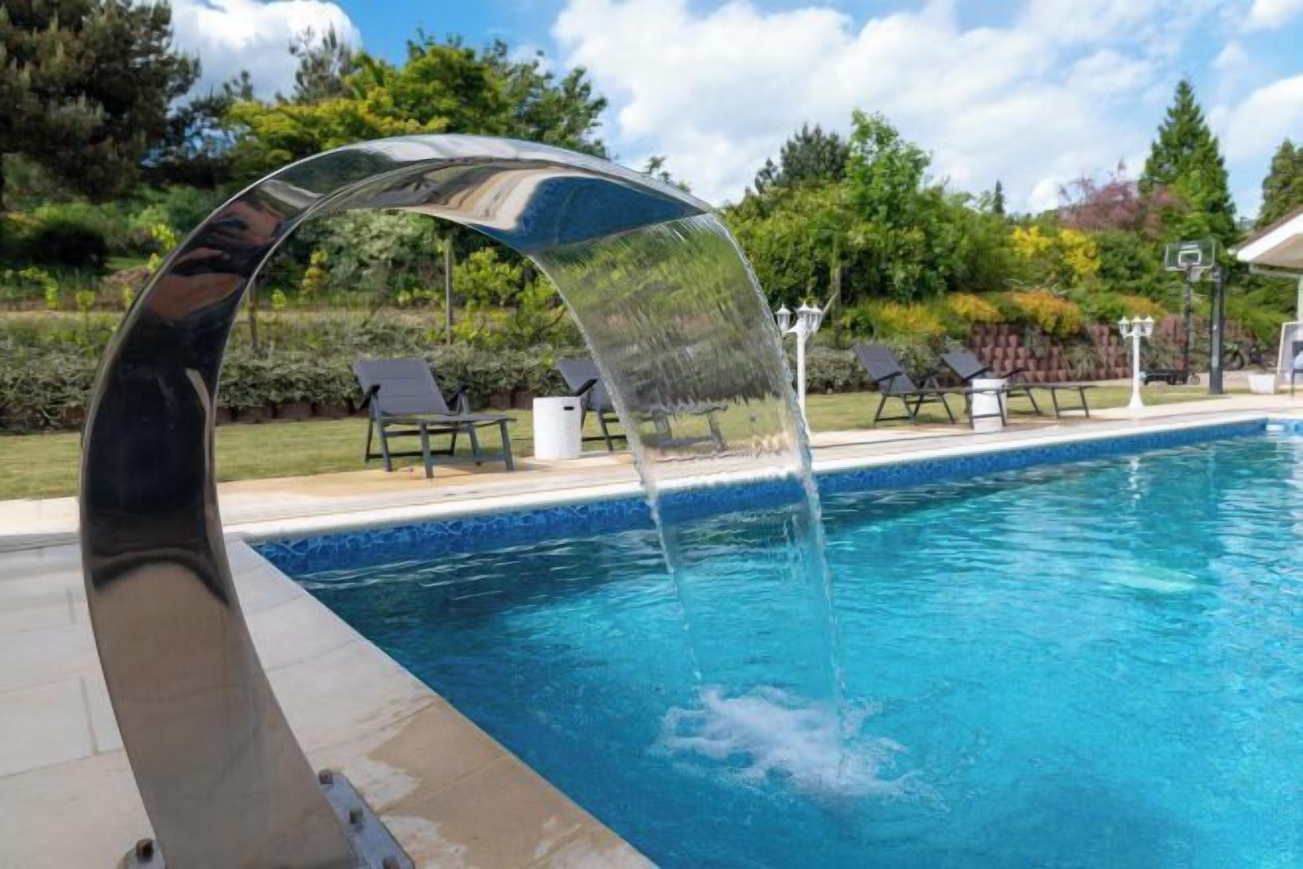 Kolam renang terbuka