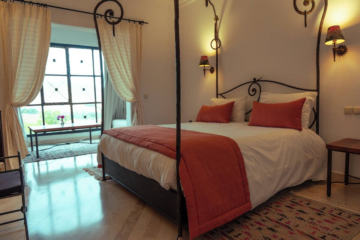 Minibar, Wi-Fi gratuit, draps fournis